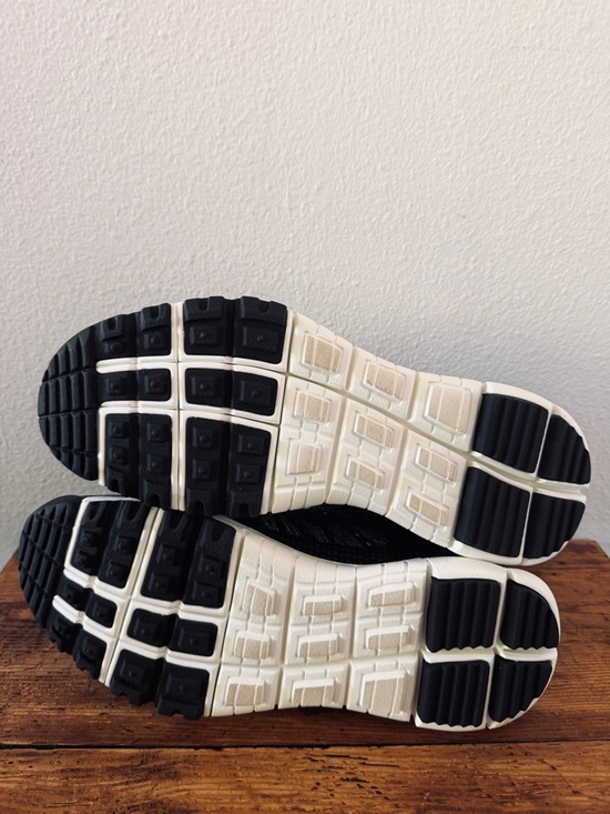 Nike Lupinek Flyknit Black and White Athletic Sneakers main image 4